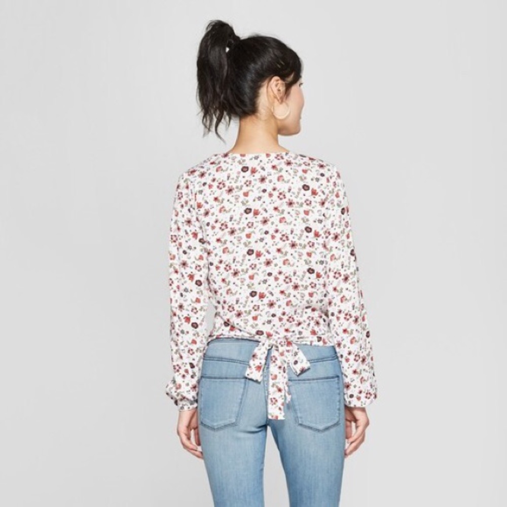 NWT JUNK FOOD Floral Print Long Sleeve Wrap Top M - Picture 2 of 3